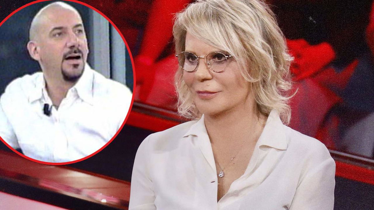 Maria De Filippi ad Amici, retroscena e aneddoti di Luca Pitteri: “Una volta mi chiese di aiutarla con un’alunna timida” article-post