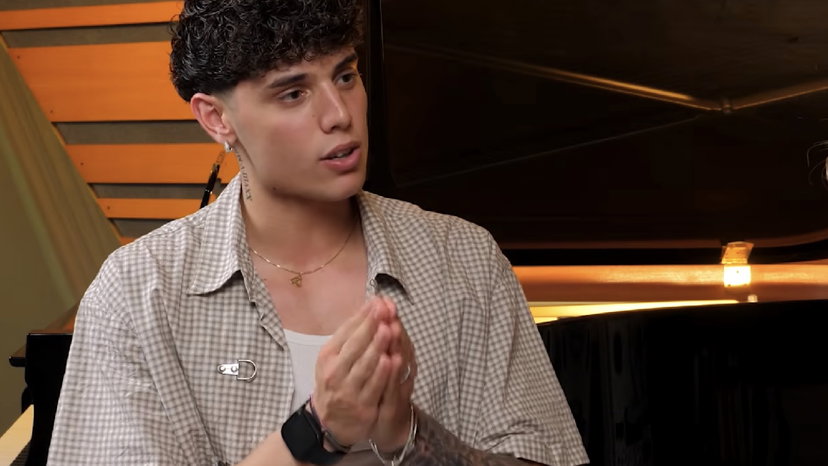 Riccardo Stimolo da Lorella Cuccarini sul caso omofobia ad Amici: “Quando l’ho saputo sono andato negli uffici e mi è crollato il mondo addosso” preview