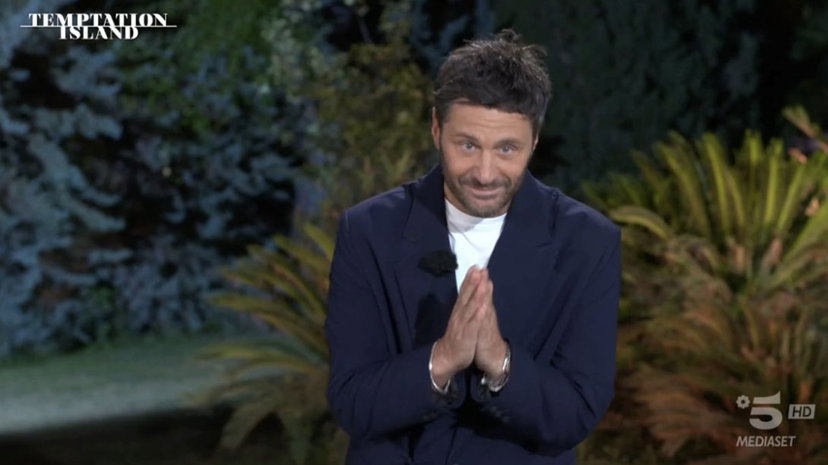 Temptation Island, Filippo Bisciglia si commuove e Pier Silvio Berlusconi ringrazia Maria De Filippi preview