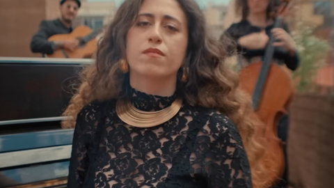 Delia parla del successo di Al Mio Paese e torna sulle polemiche del Primo Maggio: “Non era mia intenzione mancare di rispetto ai Partigiani” preview