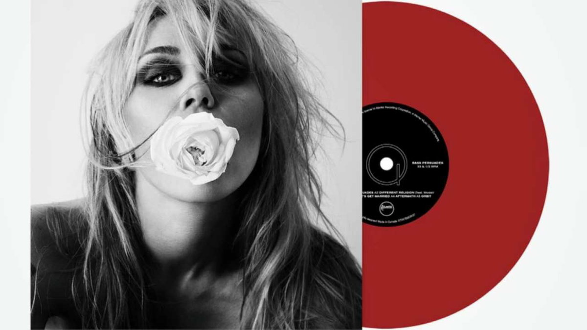 Bass Persuades di Miley, copie vendute al debutto e prima posizione in classifica article-post