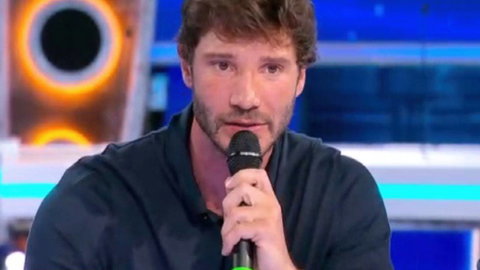 Regolamento del Festival di Sanremo 2027, Stefano De Martino svela le novità: “Voto online e invito a Emma” preview
