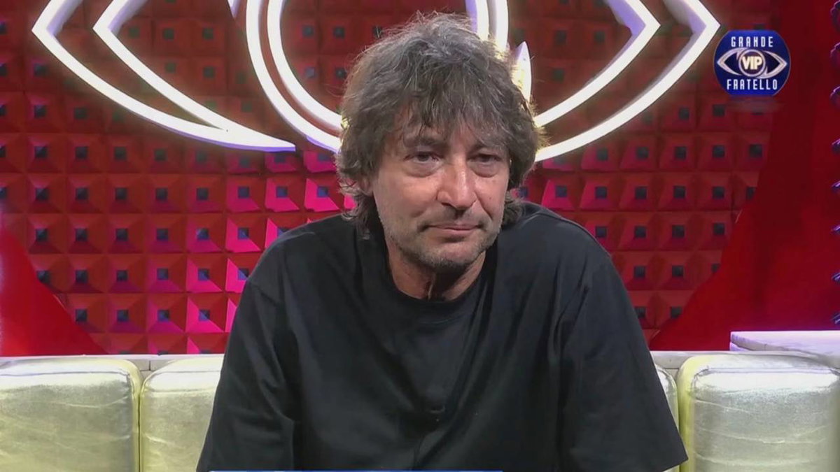 Simone Annicchiarico retroscena dopo la squalifica: “Era il più pagato, cachet garantito” article-post