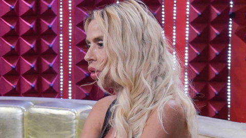 GF Vip, Valeria Marini si sfoga di notte: “Voglio parlare con il mio agente, sono stufa” preview