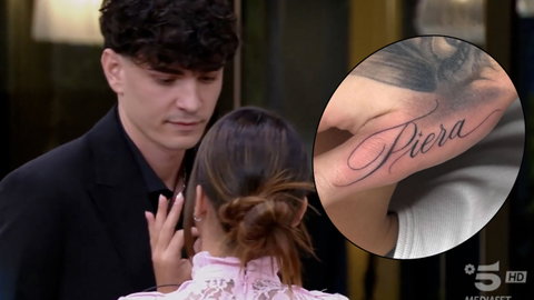 GF Vip, l’ex di Piera si tatua il nome sulla mano. Parla il tatuatore: “Era convinto” preview