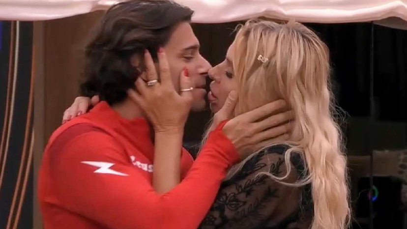 GF Vip, Valeria Marini confessa un interesse per Giacomo Gallani: “Una storia tra noi metterebbe il pepe” preview