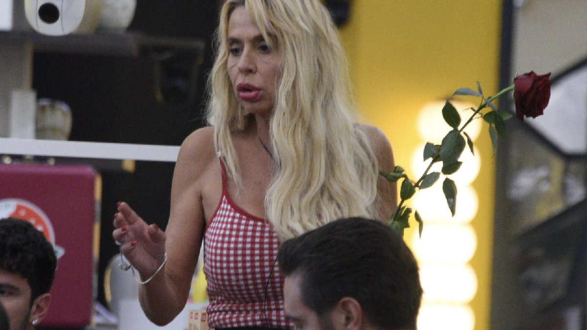 GF Vip, Valeria Marini: “Giorgia ha scritto una canzone pensando a me e sono madrina di Paola & Chiara”, la reazione della Iezzi article-post