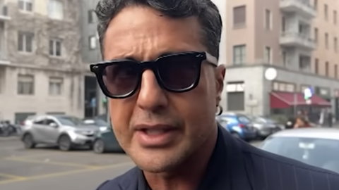 Fabrizio Corona dopo la prima udienza della maxi-causa che gli ha fatto Mediaset: “Non ho paura” preview