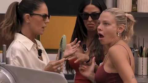 GF Vip, avvicinamento nella notte fra Megan e Giacomo: Marina spiffera quello che è successo fra loro preview