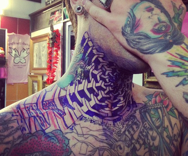 Fedez tatuaggio collo