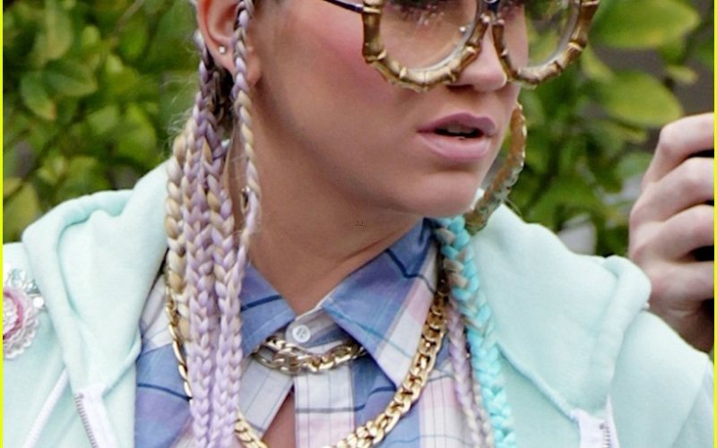 kesha-conrows-on-crazy-kids-music-video-set-03