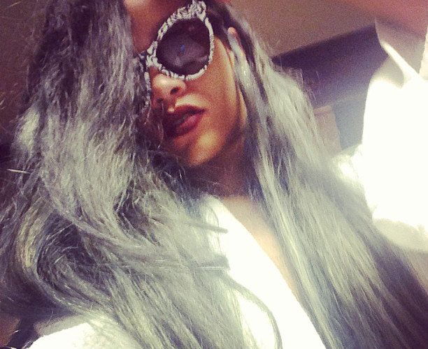 Rihanna grigia