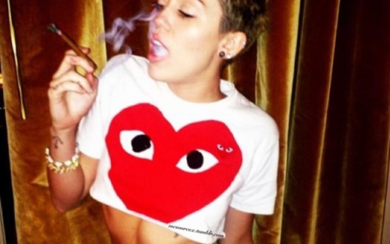 miley-cyrus-aime-elle-aussi-le-cannabis