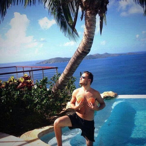 Liam Payne shell bikini gaga gay