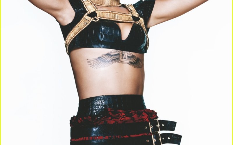 rihanna-covers-vogue-march-2014-third-cover-with-the-mag-02