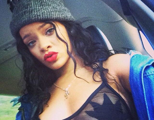 Rihanna (2)
