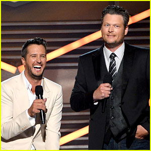 blake-shelton-disses-britney-spears-at-acm-awards-2014