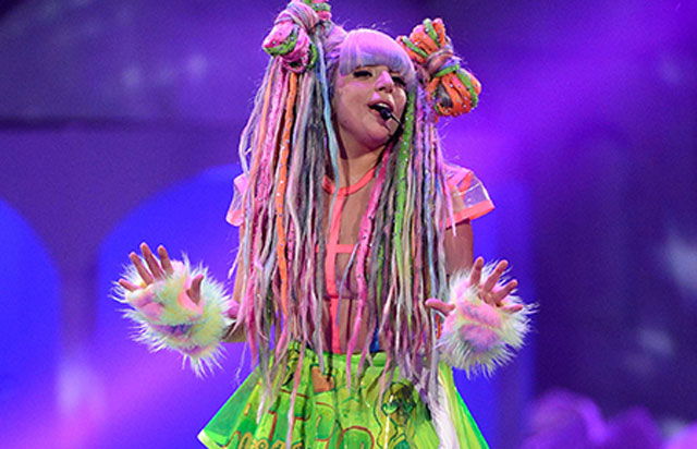 1277583_lady-gaga-comecou-a-nova-turne