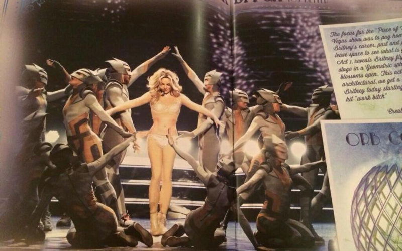 britney spears piece of me tour book womanizer 3