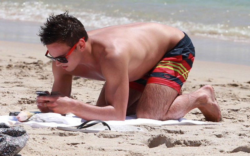 Tom Daley And Friends Enjoying A Day On The Beach In Miami