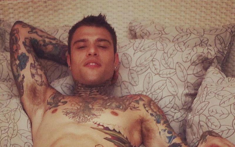 Fedez ascella pelosa