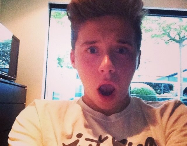 brooklyn-beckham-instagram-pictures-1