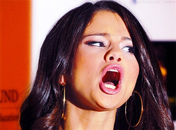 Selena-Gomez-Funny-Pictures-fun-with-lips-face-