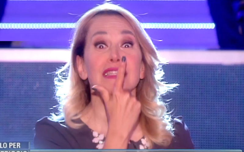 Barbara d Urso denunciata denuncia pomeriggio 5 cinque faccette faccia