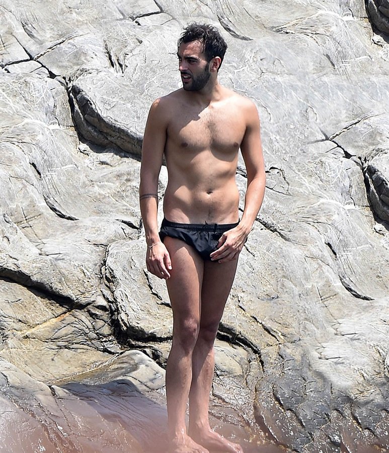 Marco Mengoni mare