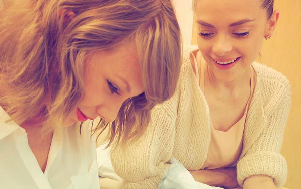 Taylor-Swift-Jaime-King-baby-shower