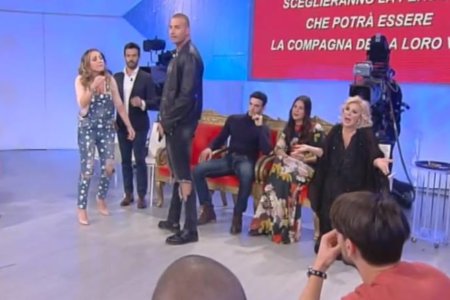uomini e donne rissa