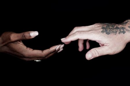 hands-britney