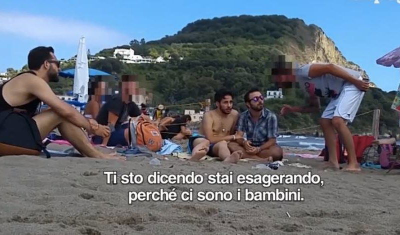 omofobia-napoli-spiggia
