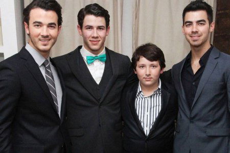 jonas-brothers