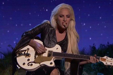 lady-gaga-amas-million-reasons-video