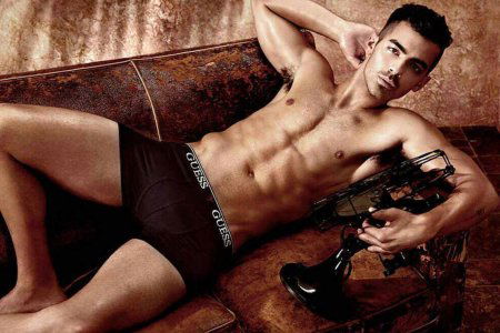 joe-jonas-in-mutande-per-guess-4