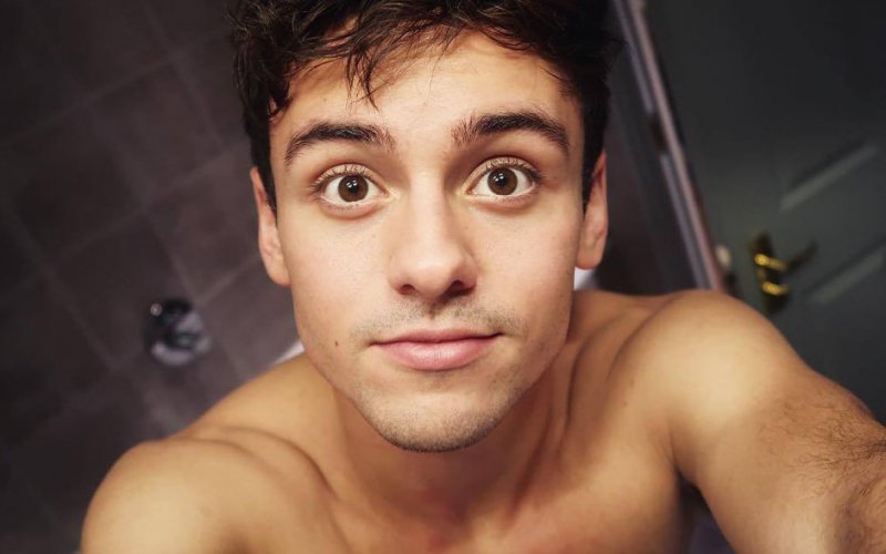 tom daley shower