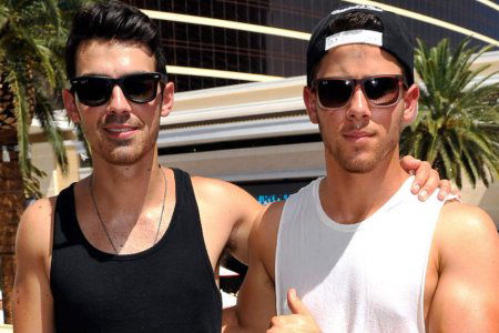 joe-nick-jonas-summer-france