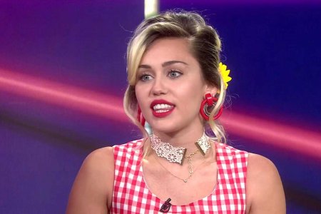 Miley-Cyrus-Is-Officially-Ditching-Her-Iconic-Blonde-Hair-–-Teases-a-New-Look
