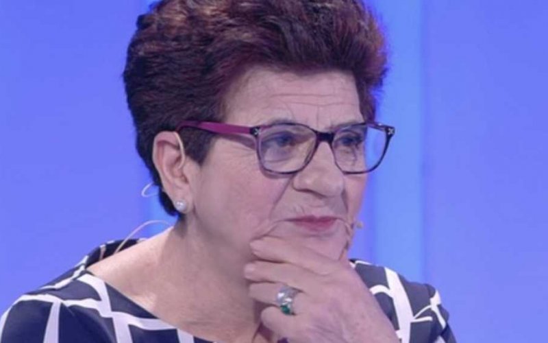 francesca c e posta per te trono over