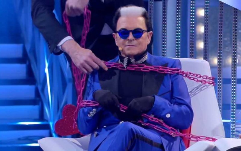 Cristiano Malgioglio incatenato Aida Nizar