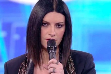 laura pausini ex amica frasi a meta
