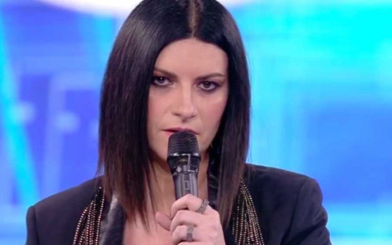 laura pausini ex amica frasi a meta