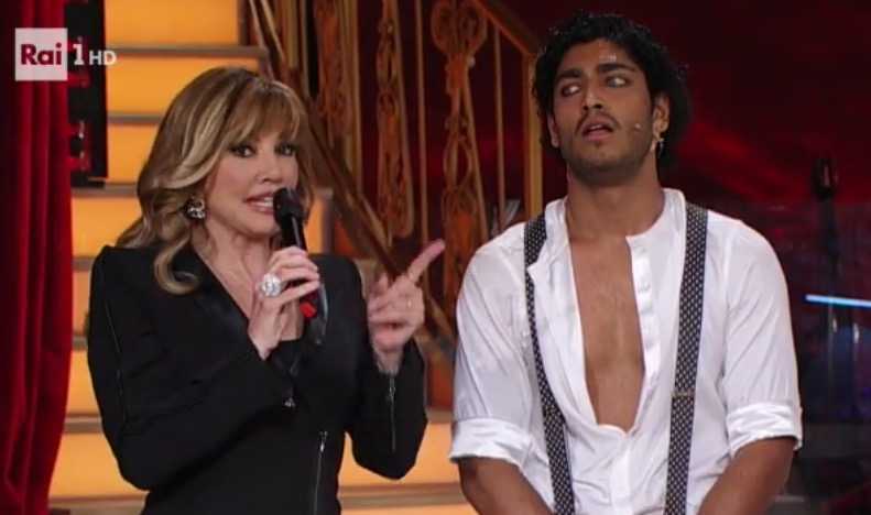 milly carlucci akash kumar video