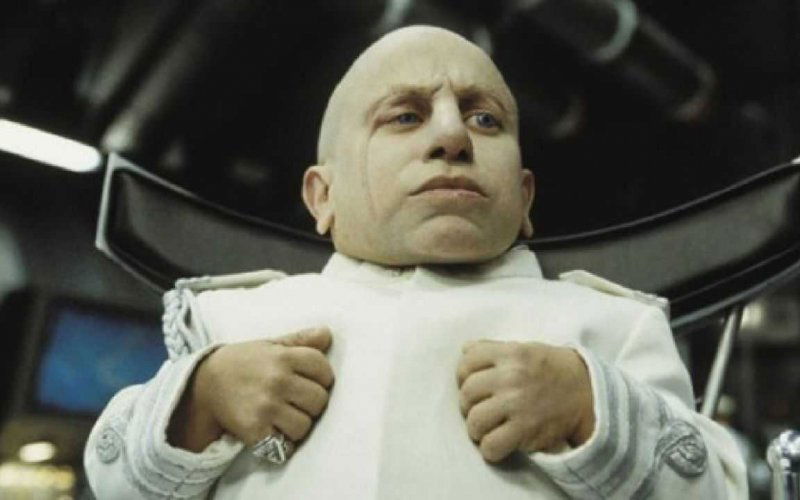 verne-troyer-mini-me-austin-powers-morto-aveva-49-anni-v3-328107-1280x720