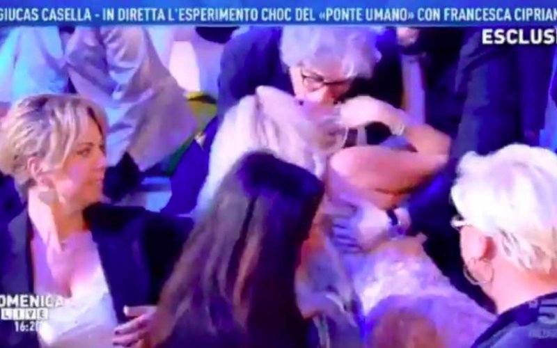 Francesca Cipriani Domenica Live Ipnosi