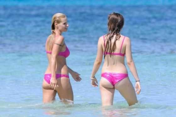 Michelle Hunziker e Aurora Ramazzotti bikini (1)