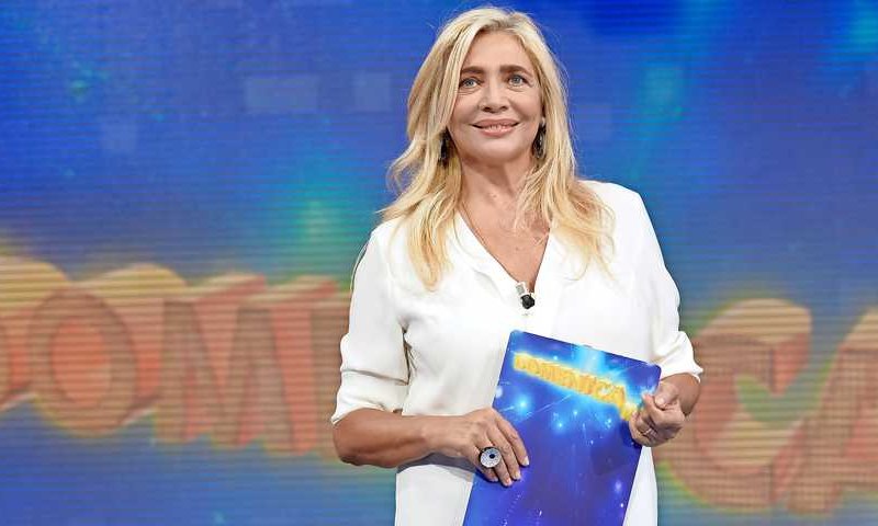 29/09/2013 Roma. Rai. Prima puntata della 38 edizione della trasmissione televisiva Domenica in. Nella foto la conduttrice Mara Venier