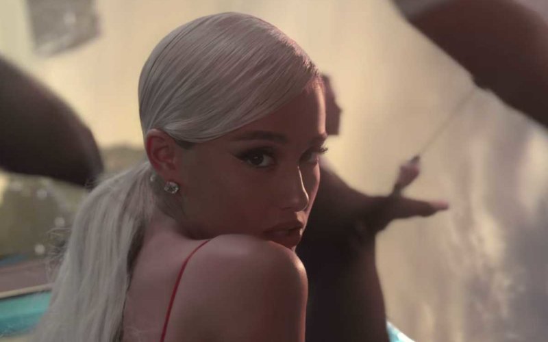 ariana grande the light is coming
