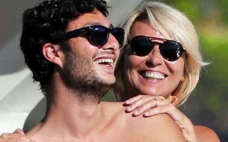 Gabriele Costanzo e la dolce dedica a sua mamma Maria De ...